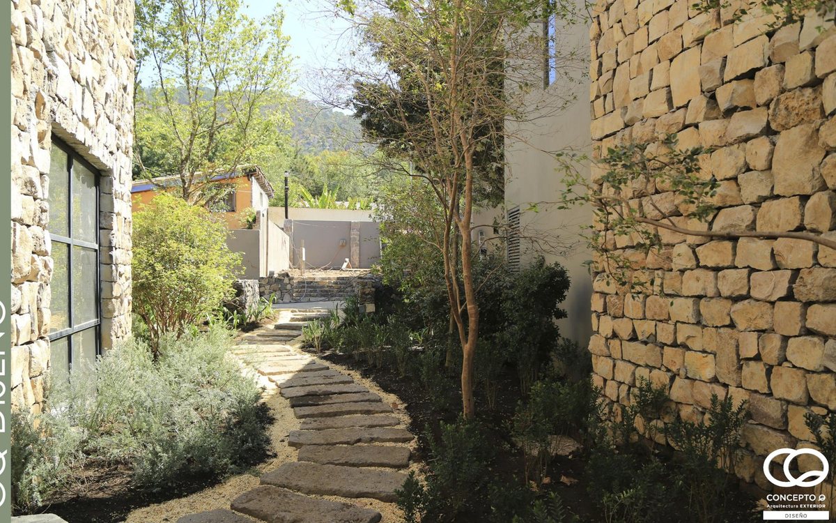 Suelo vivo y piedra volcánica en jardín ConceptoQ